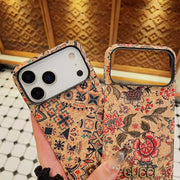 グッチデザインのiPhone 13-17シリーズ用プレミアムiPhoneケース