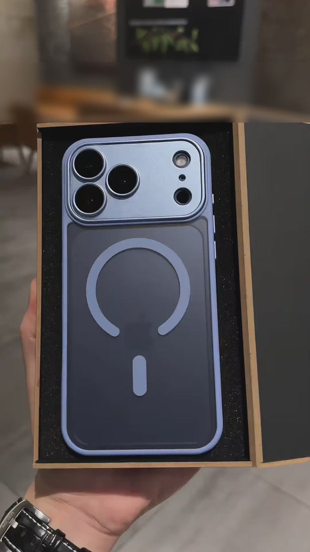 在庫あり。iPhone 17 Pro 用フルカバー、細かい穴あきのマグネット式電話ケース、2 in 1 フロストケースです。